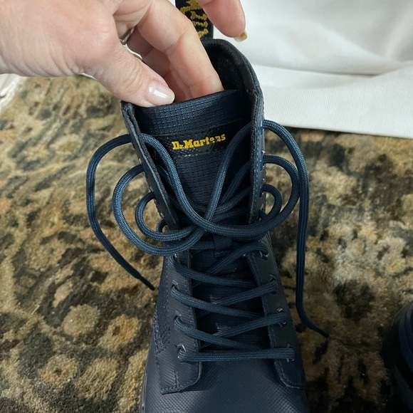 Dr. Martens Comb combat boot unisex size 7 navy blue - Picture 2 of 5
